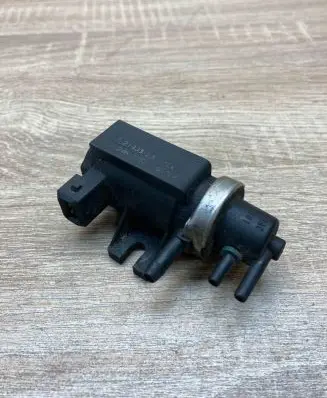 BMW 5 E39 Turbo solenoid valve 2246175