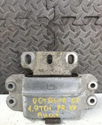 Skoda Octavia Mk2 (1Z) Engine mount bracket 1K0199555M