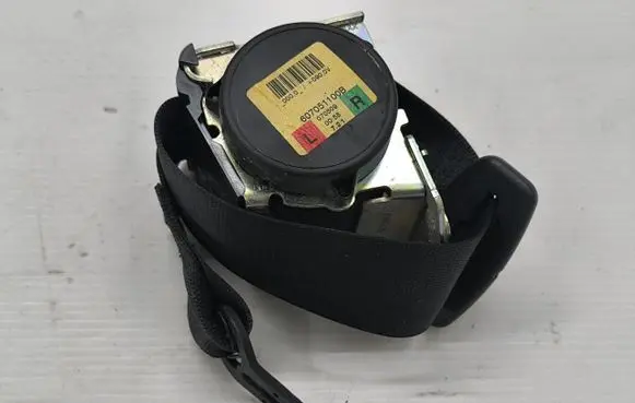 BMW 1 E81 E87 Seat belt trim 607051100B