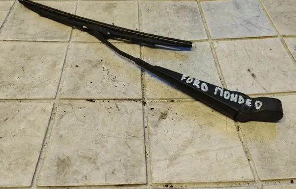Ford Mondeo Mk III Rear wiper blade 17526NB