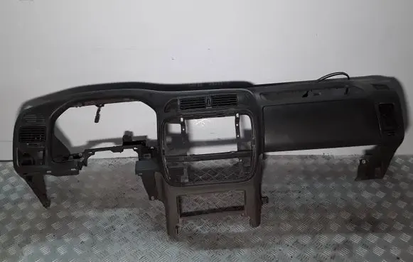 Nissan Patrol Y61 Dashboard