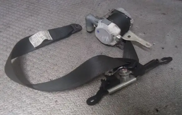 Mitsubishi Lancer VIII Front seatbelt 7T8000P 007165