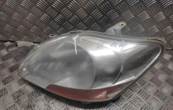 Toyota Yaris Headlight/headlamp