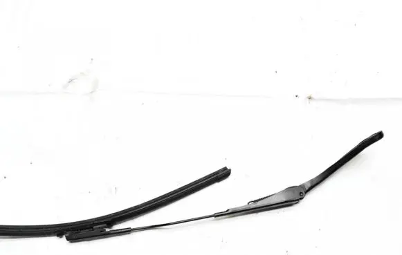 BMW 1 F20 F21 Front wiper blade arm 61617239522 61.61-7239522