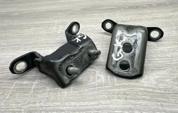 Rear door hinge set