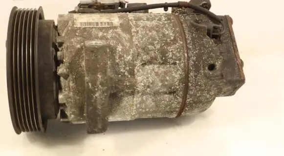 Renault Clio IV Air conditioning (A/C) compressor (pump) 926002352R