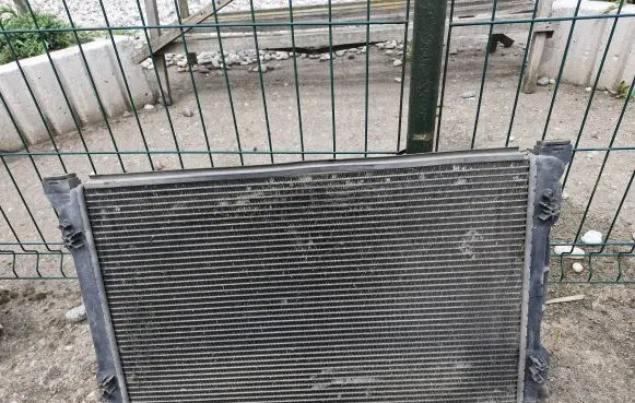 Audi A4 S4 B7 8E 8H Coolant radiator