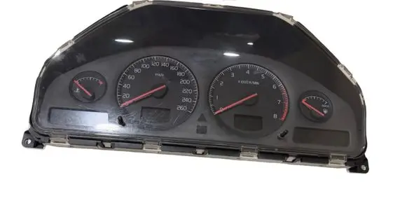 Volvo XC70 Speedometer (instrument cluster) 9499668 69294570T 0341873