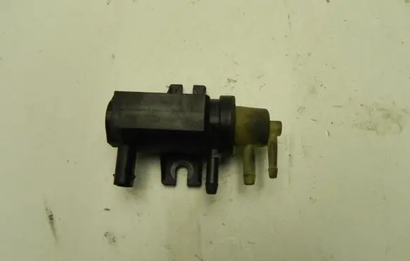 Mercedes-Benz E W212 Turbo solenoid valve A0071531428 MB1078