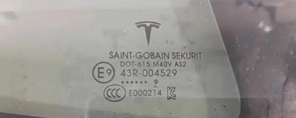 Tesla Model X Rear side window