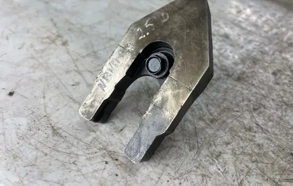 Nissan Navara D40 Fuel Injector clamp holder