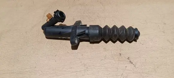 Clutch slave cylinder