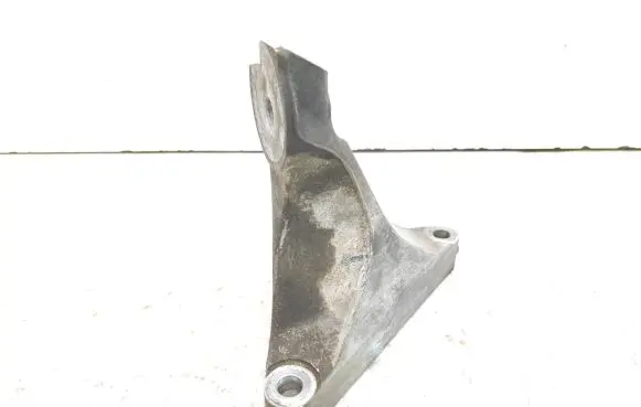 Subaru Outback Engine mounting bracket