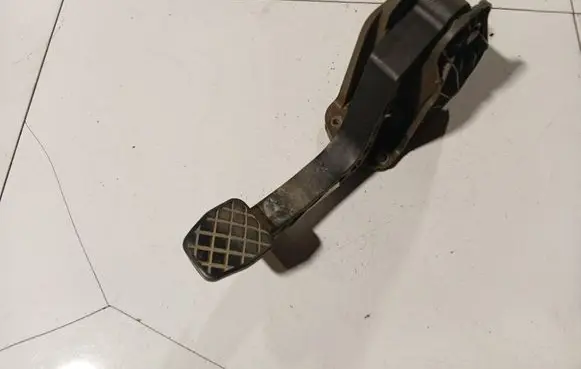 Volkswagen PASSAT B6 Clutch pedal 3C1721059T