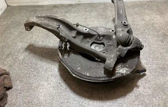 BMW 5 G30 G31 G38 Front wheel hub 