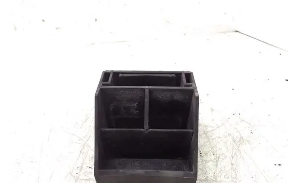 BMW 5 E60 E61 Radiator mount bracket 7542517