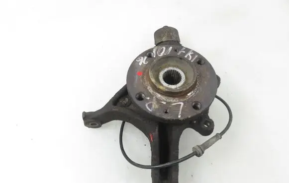 Peugeot 307 Front wheel hub spindle knuckle