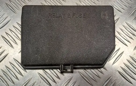 Toyota Yaris Fuse box cover 826620D150
