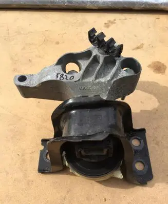 Dacia Duster II Engine mounting bracket