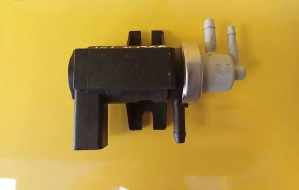 Volkswagen Golf IV Turbo solenoid valve 1J0906627A