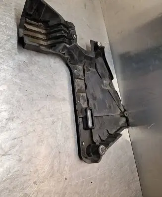 Center/middle under tray cover