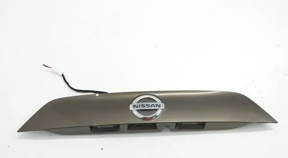 Nissan Qashqai Trunk door license plate light bar 908104ESXXACR