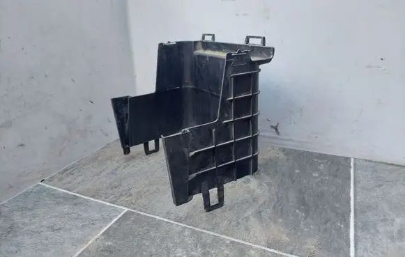 Volkswagen Golf V Battery tray heat shield 1K0915336B