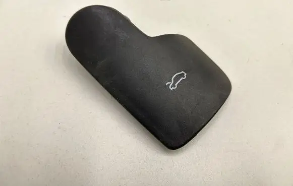 Audi Q3 F3 Engine bonnet (hood) release handle 83C823533A 1249160200