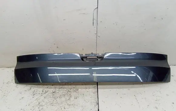 Tailgate trim