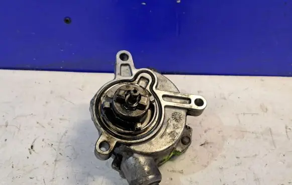 Volvo V70 Vacuum pump 30731825