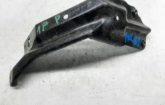 Seat Leon (1P) Fender mounting bracket