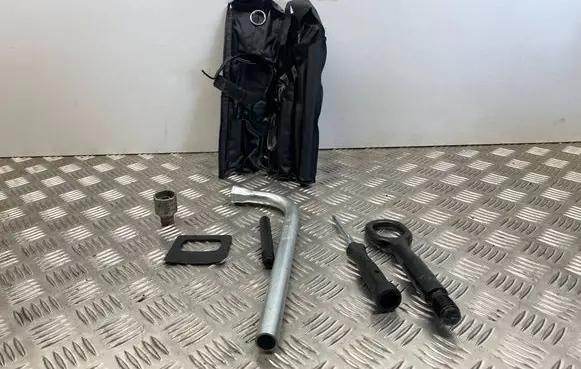 Audi A6 S6 C7 4G Tool set 8K0805615 8N0012219