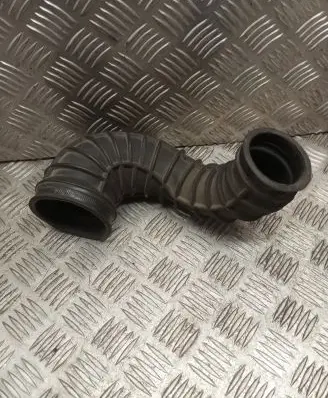 Volvo S60 Turbo air intake inlet pipe/hose 08634143
