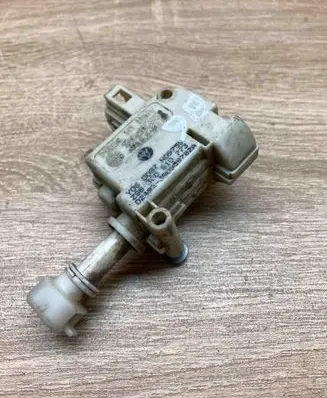 Volkswagen PASSAT B6 Central locking motor 3C0910773