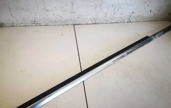 Mercedes-Benz C AMG W204 Front door glass trim molding