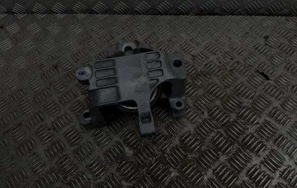 Volvo XC40 Engine mount bracket 32139920