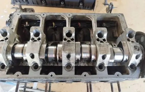 Volkswagen PASSAT B6 Engine head 038103873r