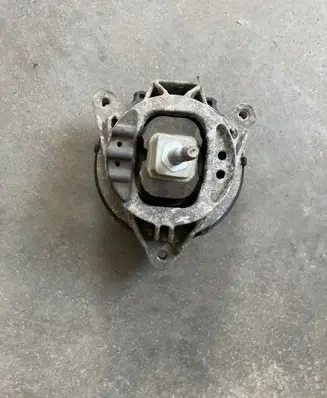 BMW 3 GT F34 Engine mount bracket 6787658
