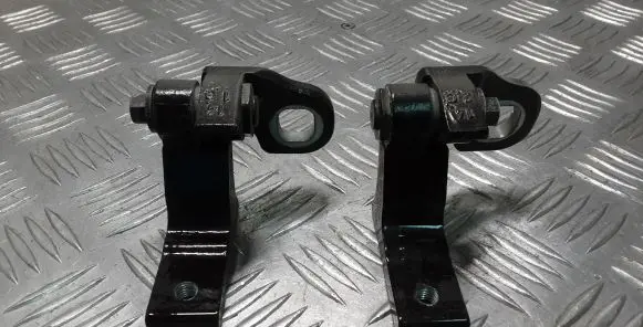 Rear door hinge set