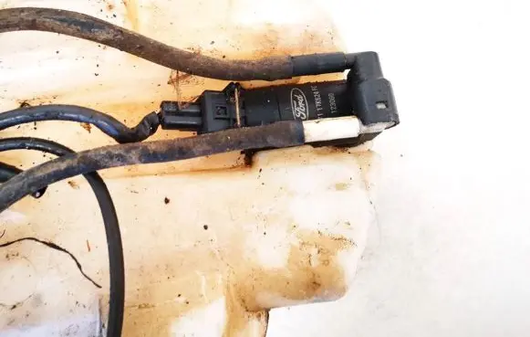 Ford Mondeo Mk III Windscreen/windshield washer pump 1s7117k624fc