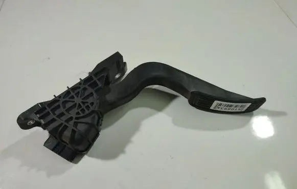 Mazda 5 Accelerator throttle pedal CC3041600