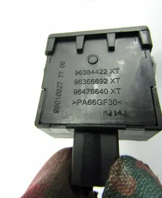 Peugeot 508 Headlight level height control switch 980166277700