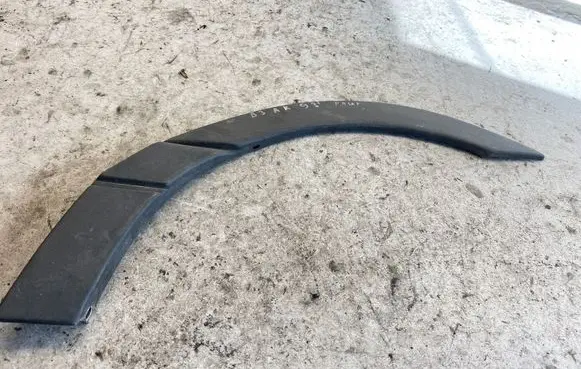 Volkswagen PASSAT B3 Rear fender molding trim 357853087