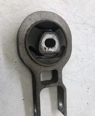 Fiat 500L Engine mount bracket