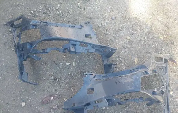 Front bumper mounting bracket