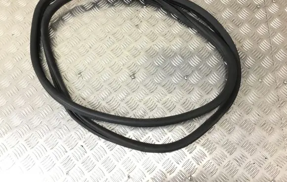 Porsche Cayenne (92A) Front door rubber seal 7P0867365