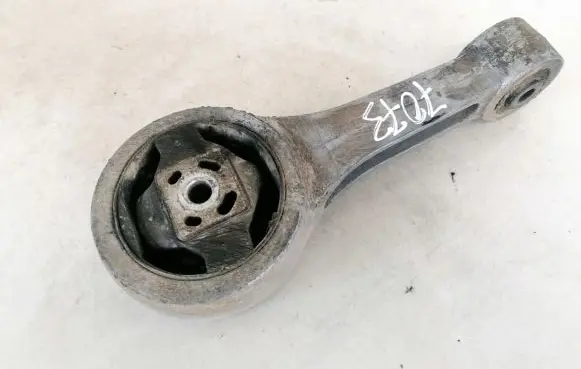 Volkswagen Polo IV 9N3 Engine mount bracket