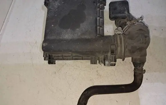 Toyota Auris 150 Air filter box cover 177050T060