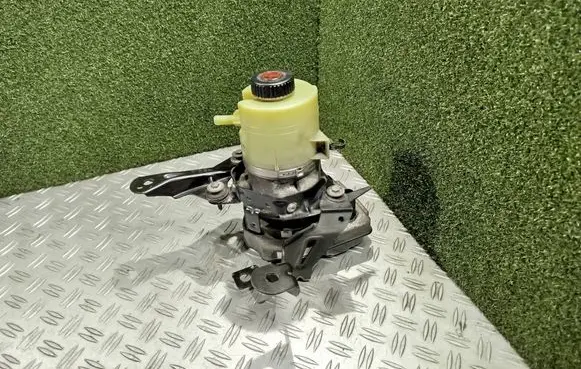 Opel Vivaro Power steering pump 491100616R A0047924A 93457191