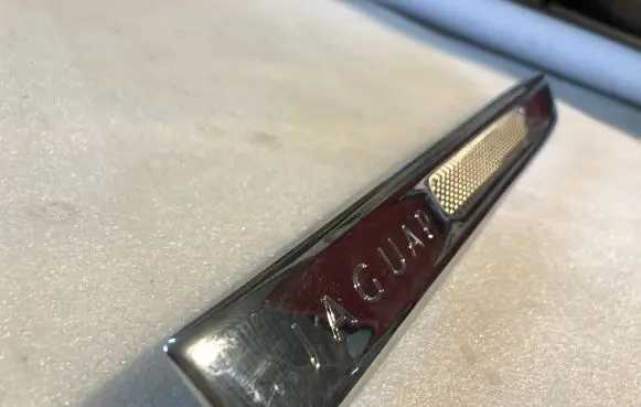 Jaguar XJ X351 Fender trim (molding) AW93280B10AD AW93280B10